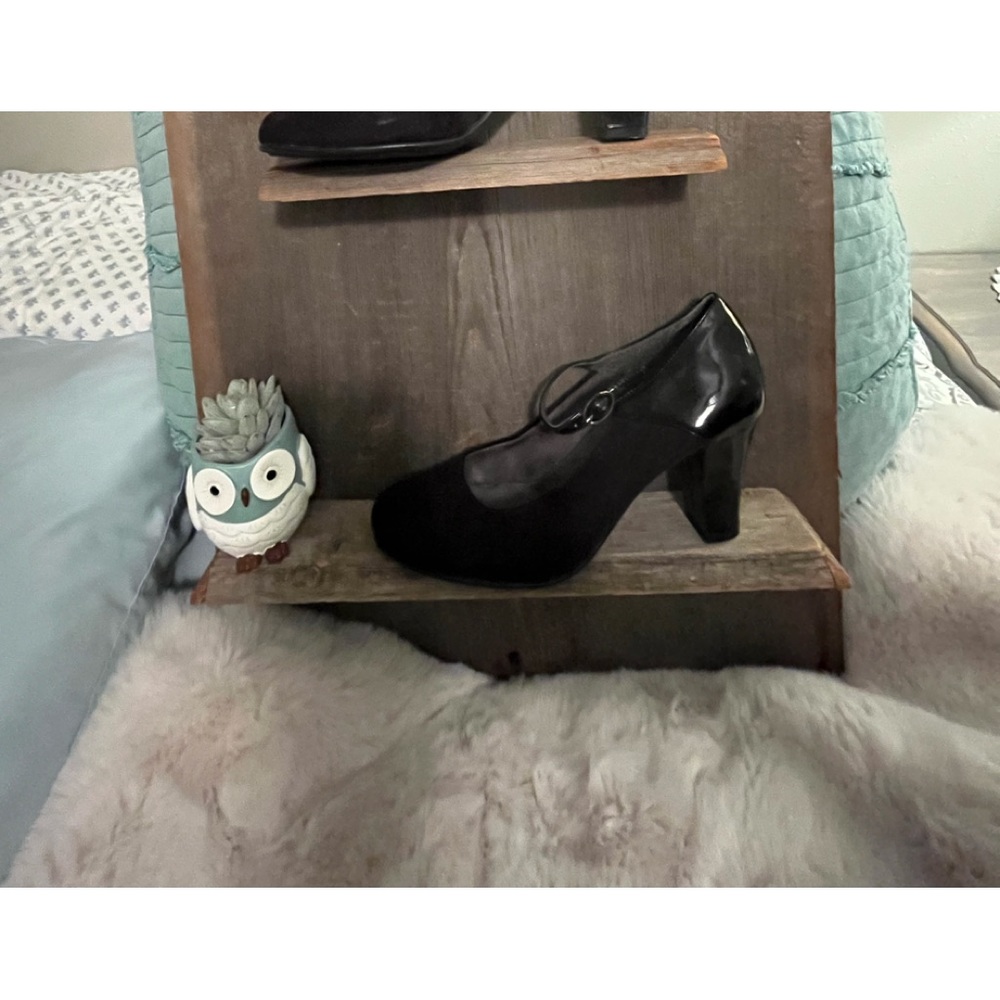 Really nice suede and patent pumps